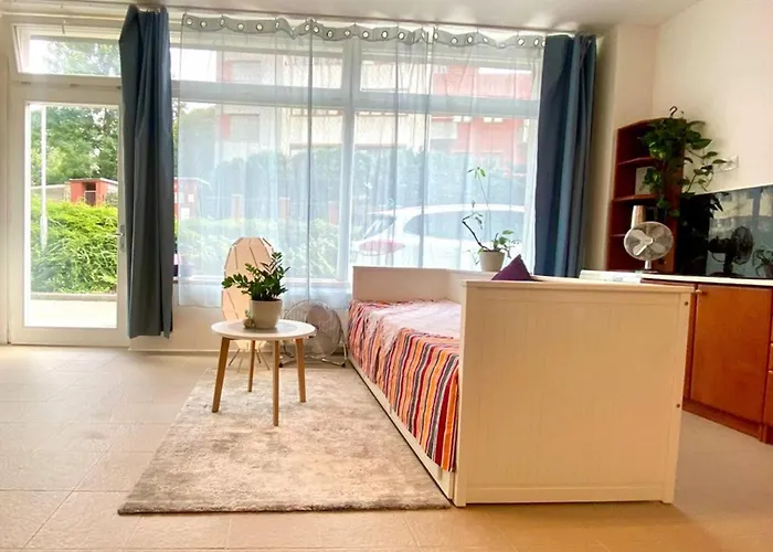 2 L Ground Floor Free Parking *