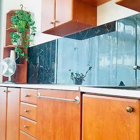 Free Parking - - Private - Ground Floor - Near Center Apartment *